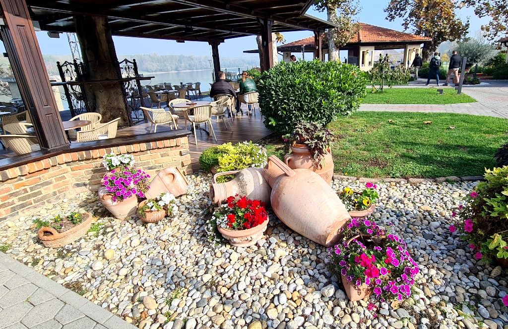 “Poderane gaće” to ward off curses and wines that were served at royal weddings